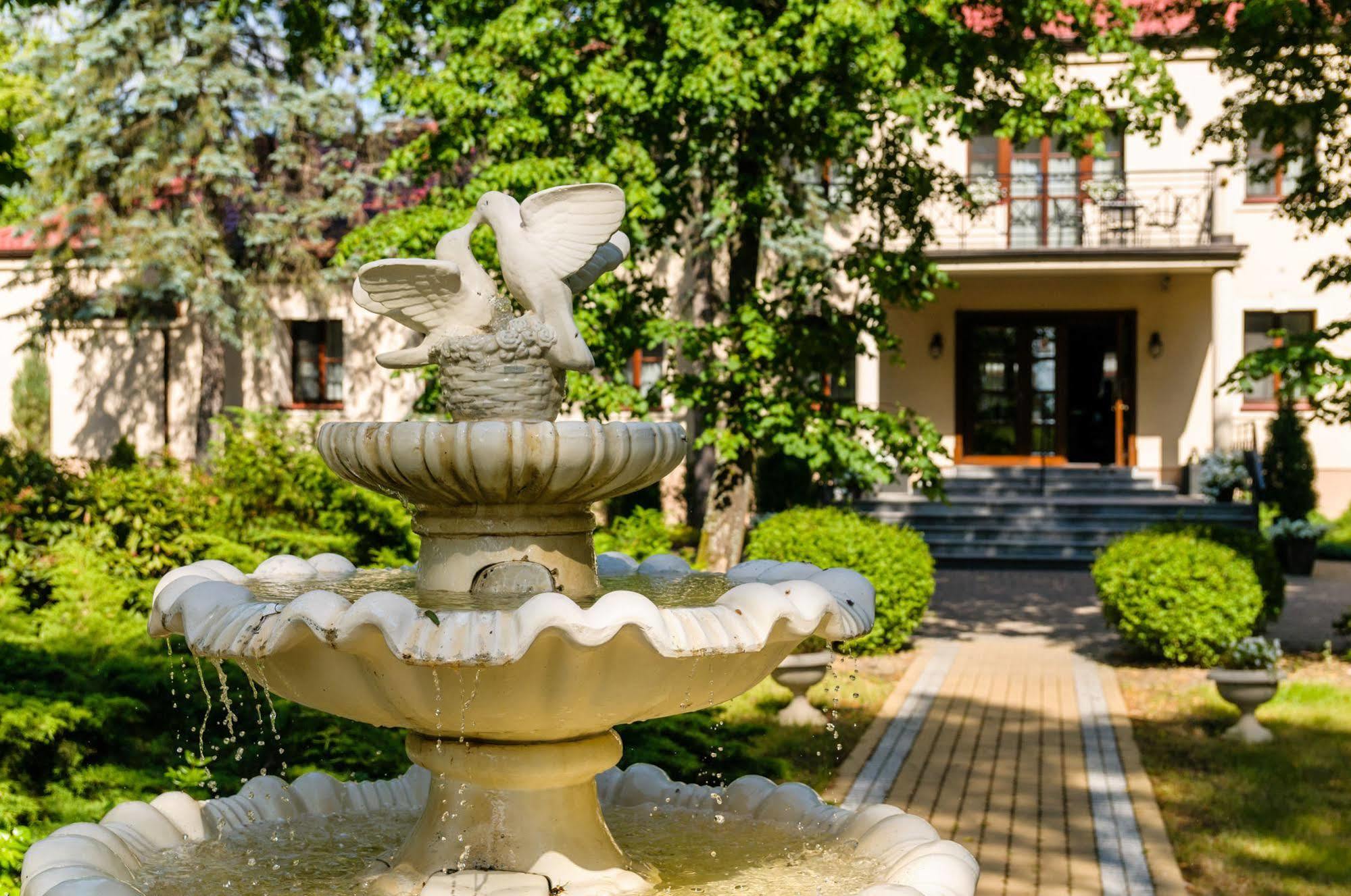 Park Rekreacyjno-Biznesowy Las Woda Wilga Exterior photo